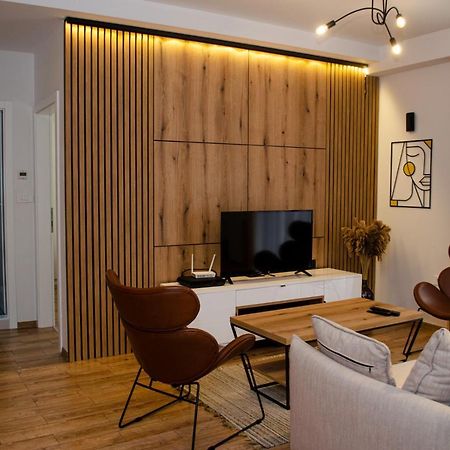 Lovely 1-Bedroom Rental Unit With Free Parking スコピエ エクステリア 写真